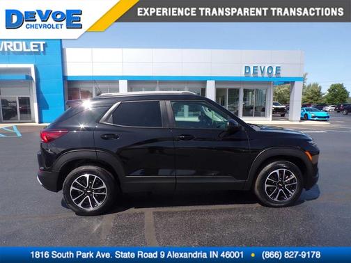 Mosaic Black Metallic 2024 Chevrolet Trailblazer LT