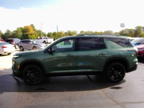 Trillium Green Metallic 2027 Chevrolet Traverse LT