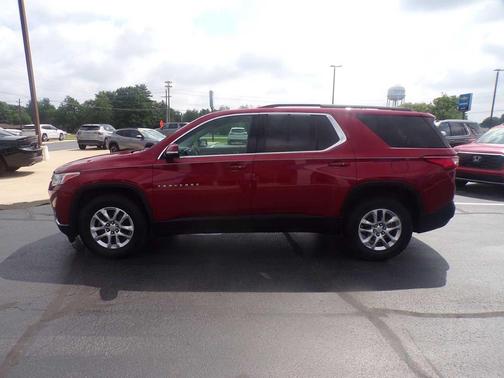 Red 2019 Chevrolet Traverse LT Cloth
