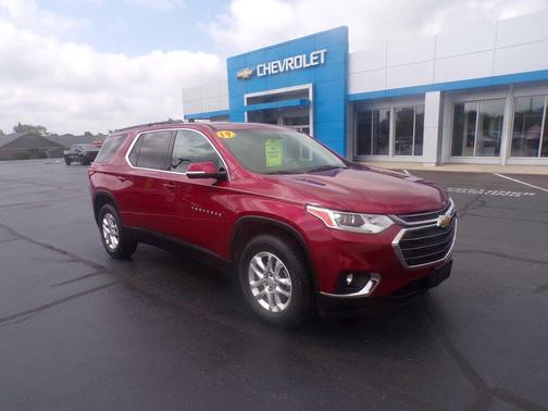 Red 2019 Chevrolet Traverse LT Cloth