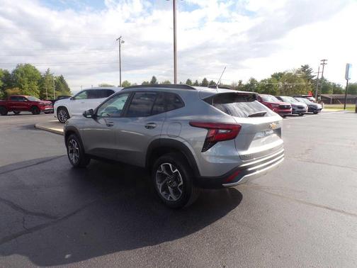 Sterling Gray Metallic 2024 Chevrolet Trax LT