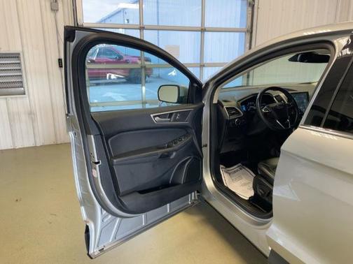 Iconic Silver Metallic 2024 Ford Edge SEL