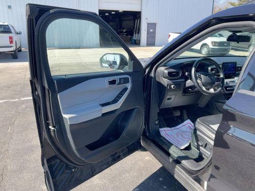 Agate Black Metallic 2023 Ford Explorer XLT