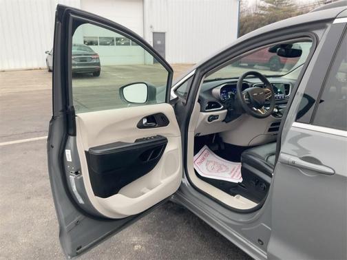 2022 Chrysler Pacifica Touring-L