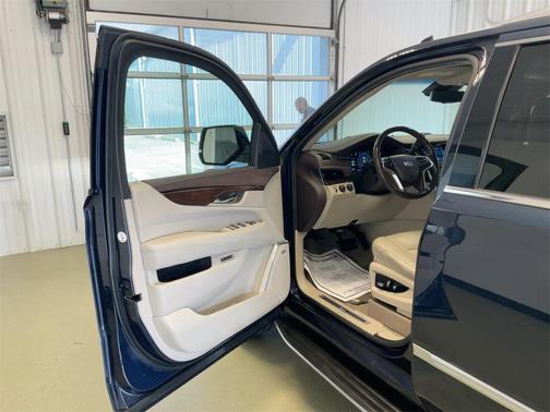 2017 Cadillac Escalade Luxury