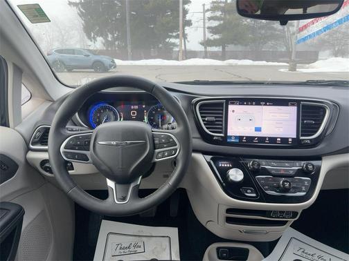 2024 Chrysler Pacifica Touring-L