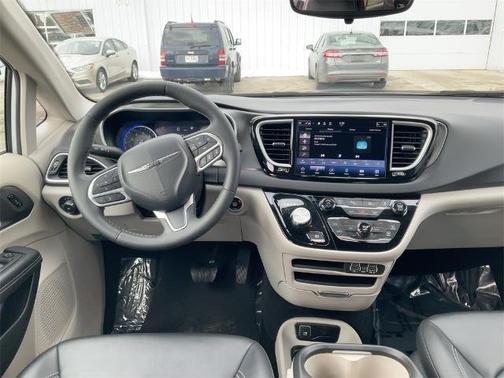 2024 Chrysler Pacifica Touring-L