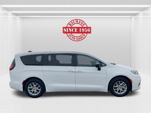 2024 Chrysler Pacifica Touring-L