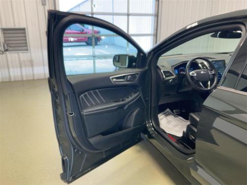 2022 Ford Edge ST