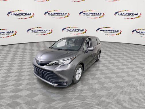 2023 Toyota Sienna LE