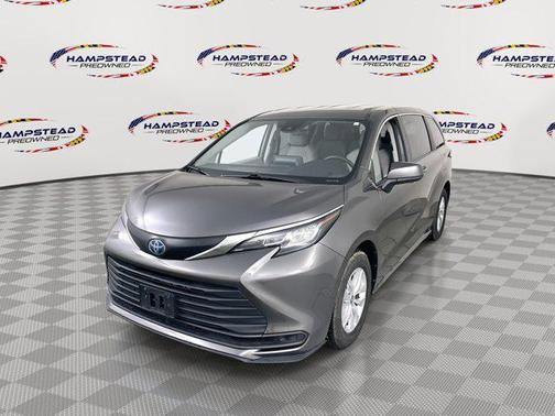 2023 Toyota Sienna LE