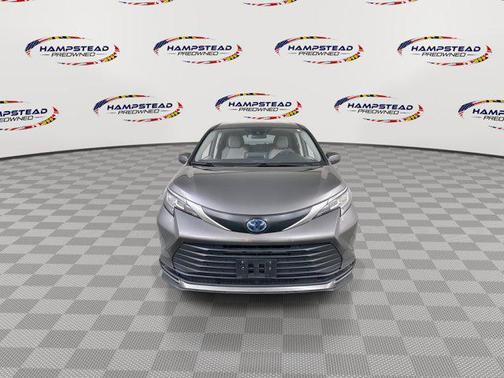 2023 Toyota Sienna LE