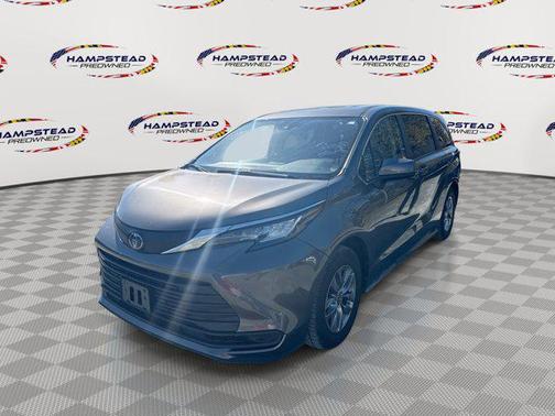 2023 Toyota Sienna LE