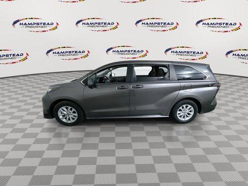 2023 Toyota Sienna LE