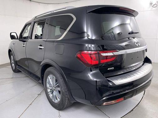2022 INFINITI QX80 Luxe