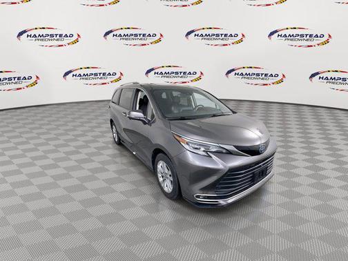 2022 Toyota Sienna Platinum