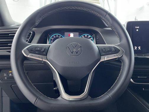 2024 Volkswagen Atlas Cross Sport 2.0T SE w/Technology 4MOTION