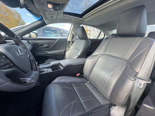 2020 Lexus ES 300h Ultra Luxury