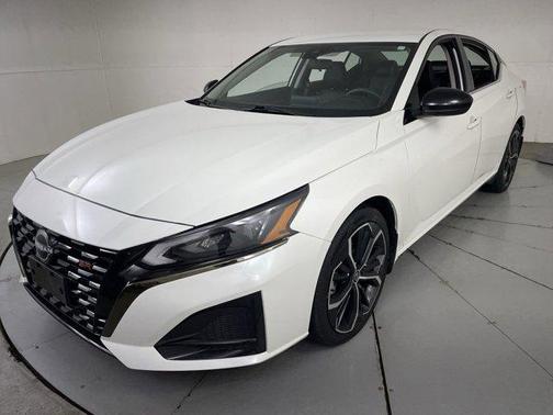 2023 Nissan Altima SR FWD