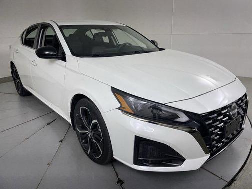 2023 Nissan Altima SR FWD