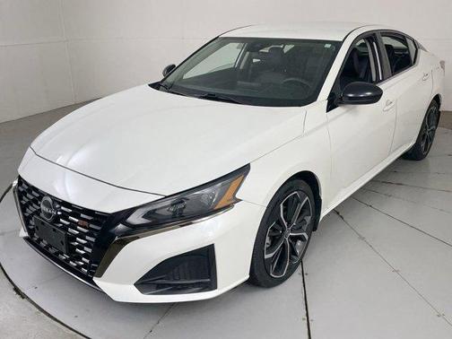2023 Nissan Altima SR FWD