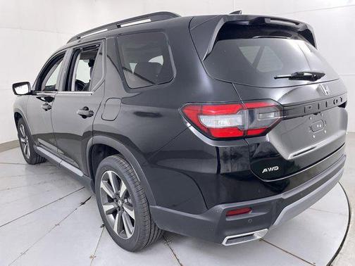 2023 Honda Pilot AWD Elite