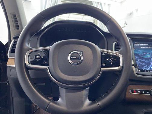 2024 Volvo XC90 B5 Plus Bright Theme