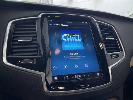 2024 Volvo XC90 B5 Plus Bright Theme