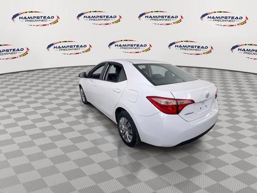 Super White 2018 Toyota Corolla LE