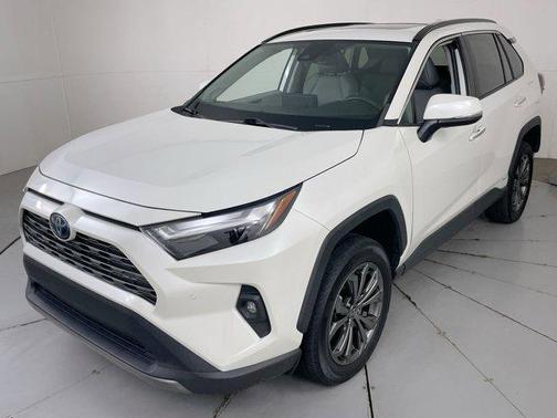 2022 Toyota RAV4 Hybrid SE