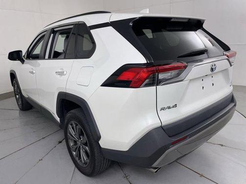 2022 Toyota RAV4 Hybrid SE