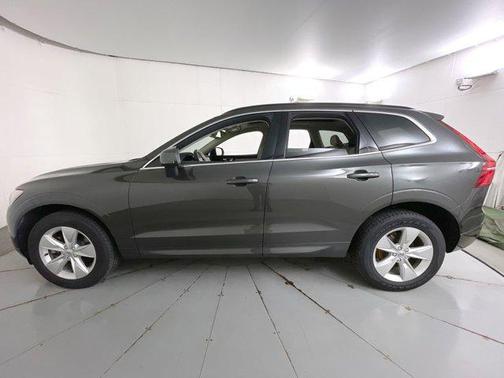 2022 Volvo XC60 Momentum