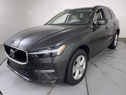 2022 Volvo XC60 Momentum