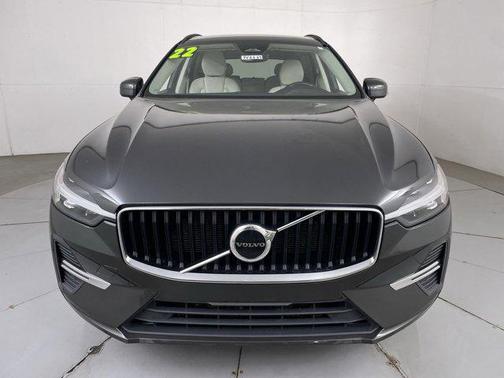 2022 Volvo XC60 Momentum