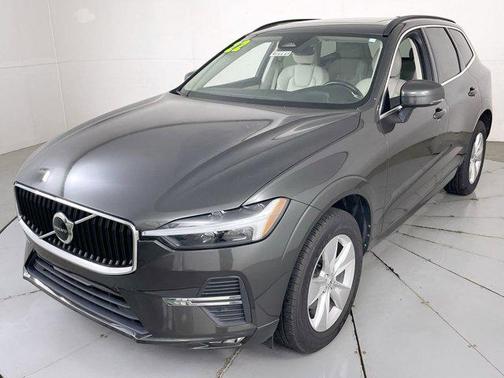 2022 Volvo XC60 Momentum