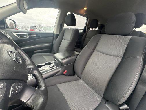 2019 Nissan Pathfinder SV