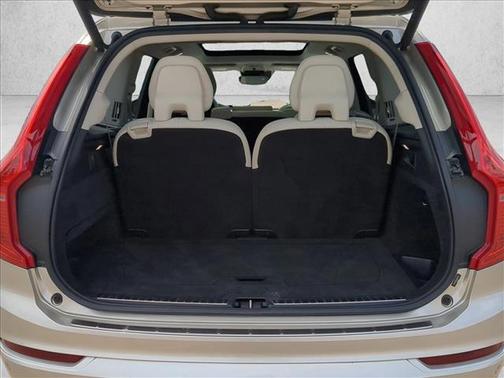 Silver/Gray 2018 Volvo XC90 T6 Momentum