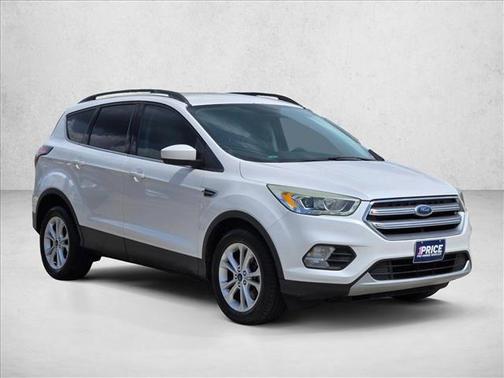 White Platinum Metallic Tri-Coat 2017 Ford Escape SE