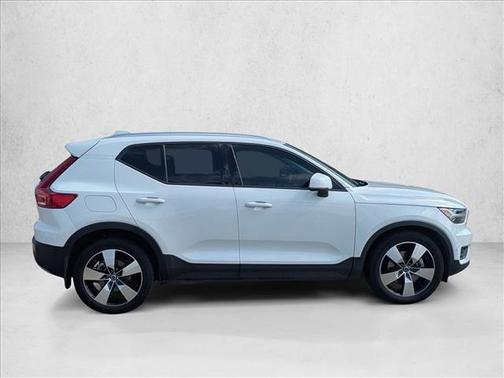 2019 Volvo XC40 T5 Momentum