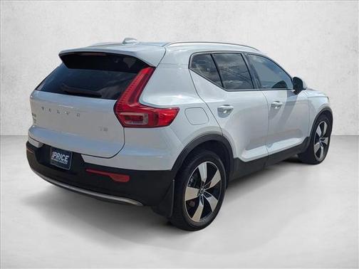 2019 Volvo XC40 T5 Momentum
