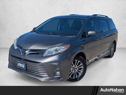 2020 Toyota Sienna XLE Premium