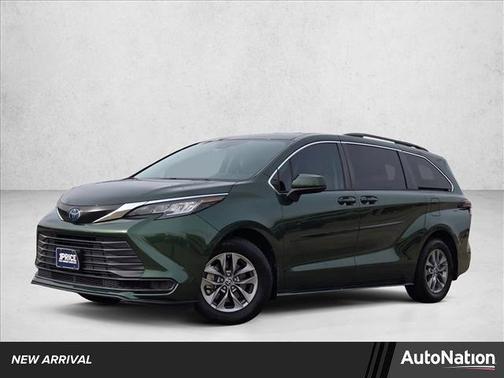 2023 Toyota Sienna LE