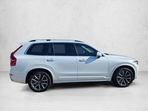 2019 Volvo XC90 T6 Momentum