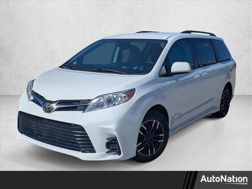 2018 Toyota Sienna LE