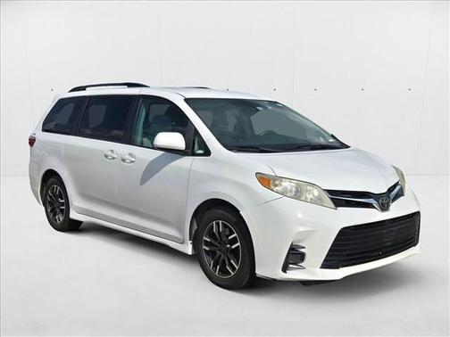 2018 Toyota Sienna LE
