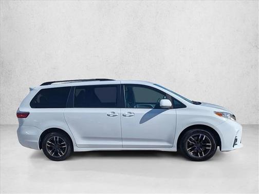 2018 Toyota Sienna LE