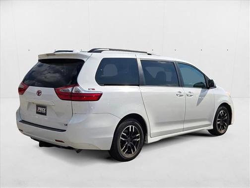 2018 Toyota Sienna LE