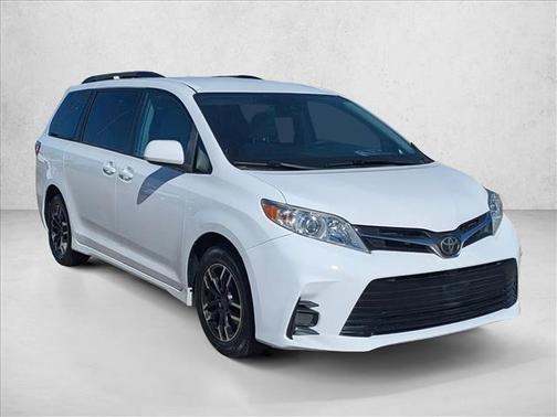 2018 Toyota Sienna LE