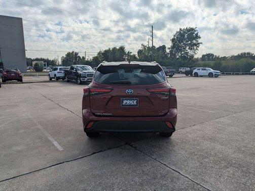 2023 Toyota Highlander Hybrid XLE