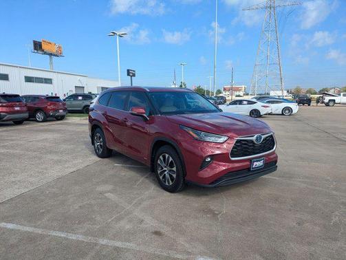 2023 Toyota Highlander Hybrid XLE
